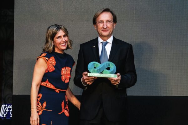 carlos-simon-premi-universitat-sociedad-2025